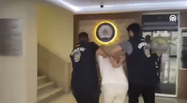 Cumhurbaşkanı Erdoğan'a sosyal medyada hakaret eden şahıs yakalandı - Resim: 0