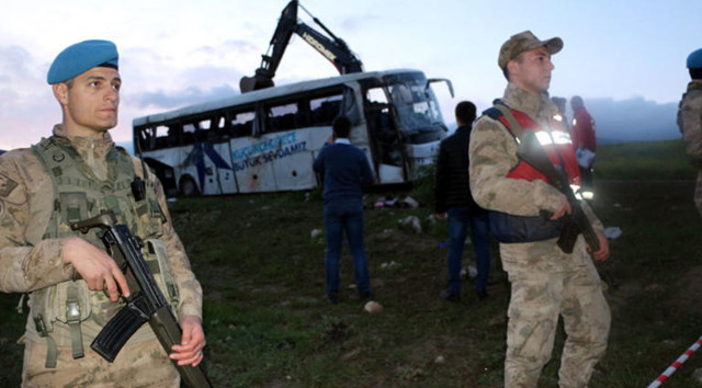 Tokat'ta yolcu otobüsü devrildi: 7 ölü, 30 yaralı - Resim: 1