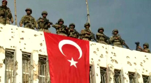 Resulayn'da YPG'nin karargahına Türk bayrağı! İşte zaferin fotoğrafı - Resim: 0