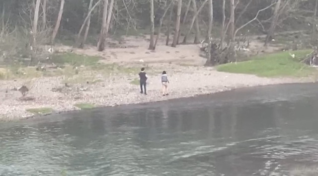 Irmak kenarında güneşlenirken yakalandılar! 6 bin 300 lira cezayı yediler - Resim: 1