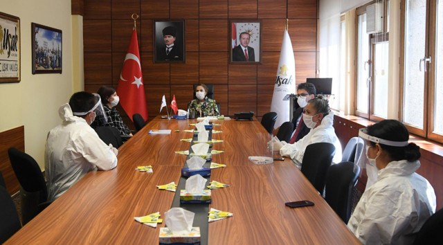 Uşak'ta Vefa Sosyal Destek Grubu çalışanlarına validen teşekkür belgesi - Resim: 0