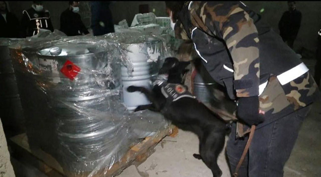 PKK'ya büyük darbe indirildi Hakkari Valisi açıkladı tam 7 ton 420 litre... - Resim: 1