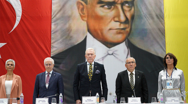 Fenerbahçe'de gerginlik Zelenski sloganı atıldı Ali Koç çok kızdı! Ukrayna bizden özür dilesin! - Resim: 0