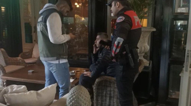 İstanbul'da AVM'lerde eş zamanlı 'yabancı şahıs' denetimi: Üstünden silah çıktı - Resim: 1