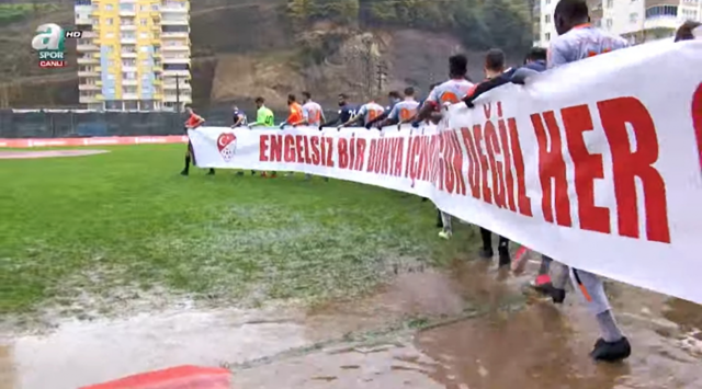 Hekimoğlu Trabzon-Medipol Başakşehir maçında kulübeyi su bastı - Resim: 0