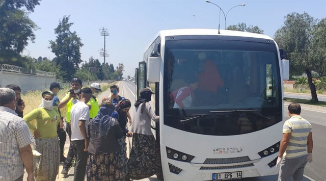Adana'da 14 kişilik araçtan 35 kişi çıktı - Resim: 0
