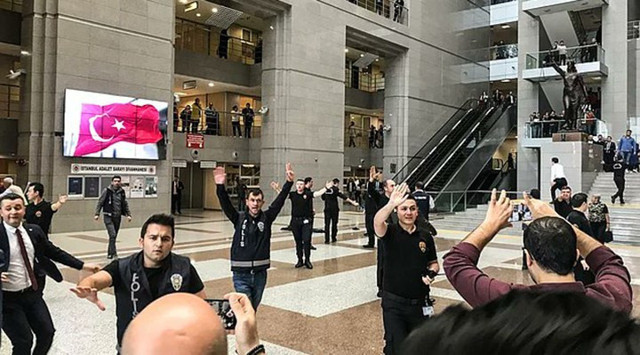 Çağlayan Adliyesi'nde haraketli saatler! İntihar girişiminde bulundu - Resim: 0