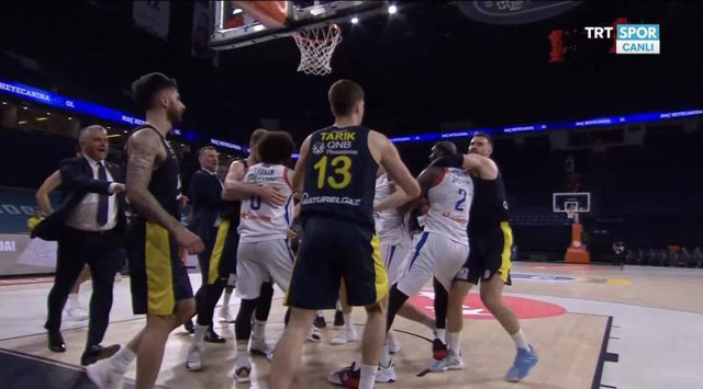 Melih Mahmutoğlu Singleton kavgası! Anadolu Efes- Fenerbahçe Beko maçında ortalık karıştı - Resim: 1