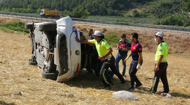 Osmaniye'de yokuşta geriye kaçan otomobili uçuruma yuvarlandı: 2 ölü 1 yaralı - Resim: 0