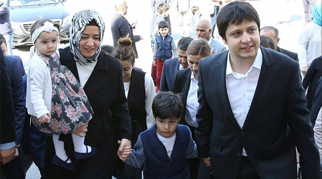 Fatma Betül Sayan kimdir aslen nereli Fatma Betül Sayan eğitim durumu nedir? - Resim: 0