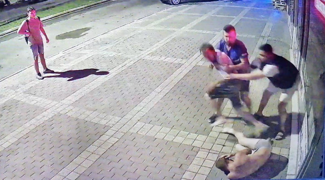 İç çamaşırlarıyla sokağa çıktı! Kadının çığlıkları sonrası 'hırsız' sanılıp dövüldü ama... - Resim: 1