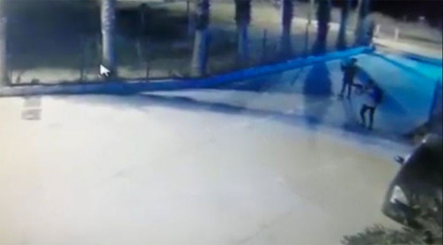 Mersin'de polisevine silahlı saldırıda 1 polis şehit oldu! 2 terörist etkisiz hale getirildi - Resim: 2