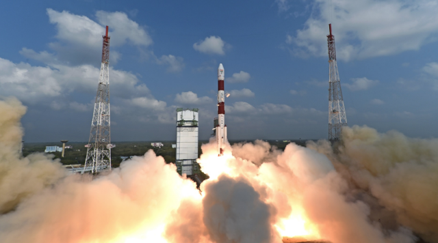 Hindistan bir ilki gerçekleştiriyor! Ay'ın güney kutup bölgesinde ilk kez su arayacak - Resim: 0