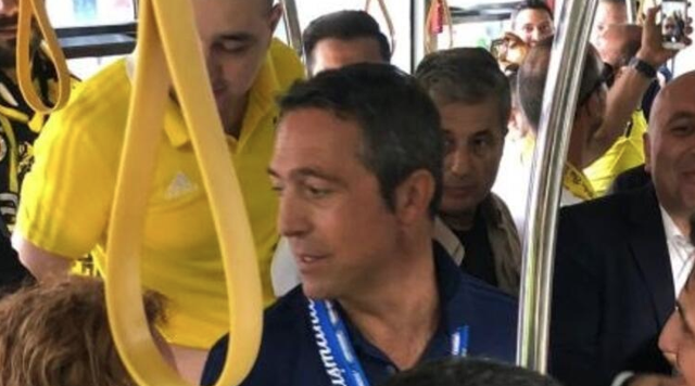 Ali Koç Fenerbahçe taraftarını Türk Telekom stadına uğurladı - Resim: 0