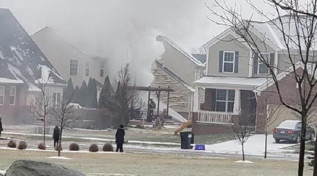 ABD’de küçük bir uçak evin üzerine düştü: 3 ölü - Resim: 1