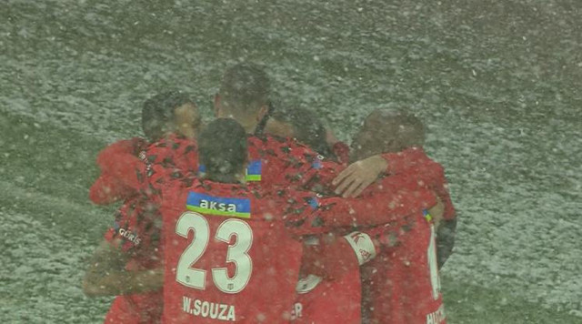 Gençlerbirliği'ni farklı geçen Beşiktaş zirve ortaklığını sürdürdü - Resim: 0