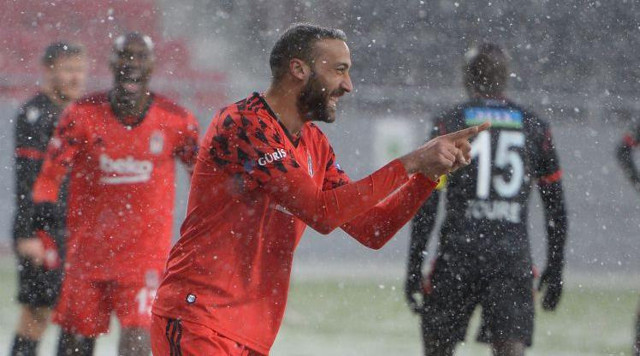 Gençlerbirliği'ni farklı geçen Beşiktaş zirve ortaklığını sürdürdü - Resim: 2