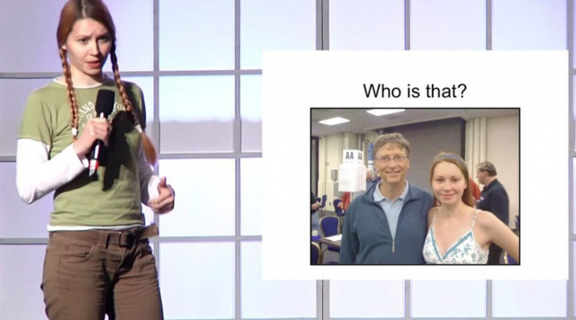 Mila Antonova, geçmişte yaptığı bir sunumda Gates ile çekilmiş fotoğrafını paylaşmış ve ikisinin “briç tutkusu” nedeniyle bir araya geldiğini söylemişti.