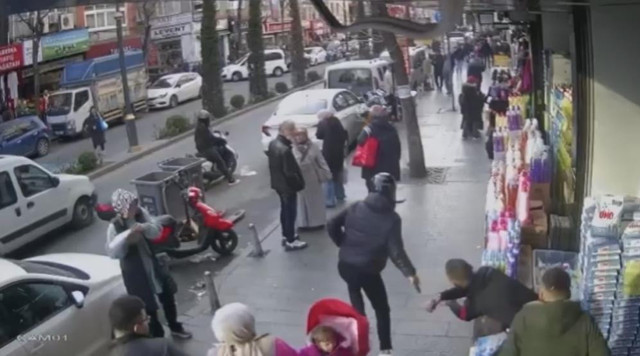 İstanbul’da silahlı saldırı kamerada! Yanlış adamı vurup kaçtı: Her şeyi böyle itiraf etti! - Resim: 0