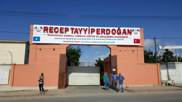 Somali'de Türkiye Maarif Vakfı aracına bombalı saldırı! 3 öğretmen yaralandı - Resim: 2