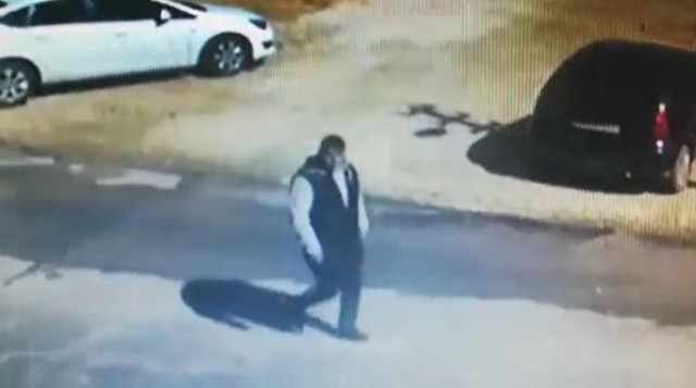 İğrenç takip kameraya yakalandı kız daha 14 yaşında işte o anlar - Resim: 0