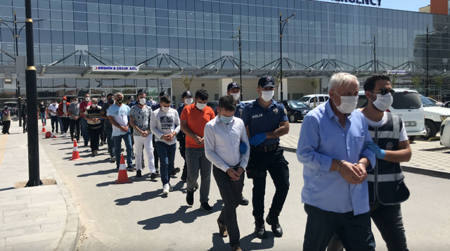 Konya'da 1 milyon lira dolandıran çete çökertildi! Milleti 'valiyim' diyerek kandırıyorlardı - Resim: 0