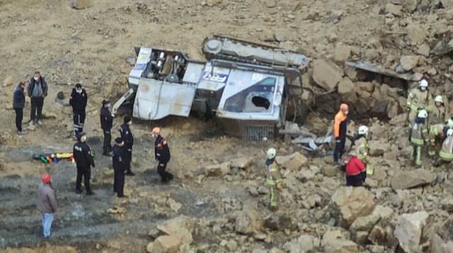 İstanbul Arnavutköy'de taş ocağında göçük! İki işçi feci şekilde can verdi - Resim: 0