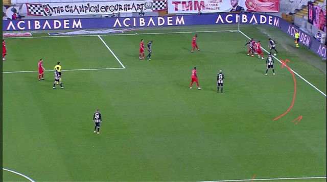 Beşiktaş - Sivasspor maçında Hakan Arslan'ın kırmızı kartı Avrupa'da gündem oldu - Resim: 2