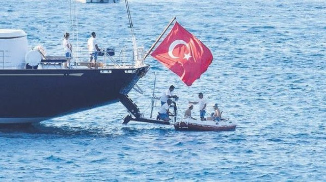 Rahmi Koç geleneği bozmadı! Denizin keyfi gün batarken çıkar! - Resim: 0