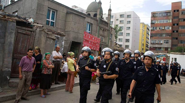 Çinli polis Uygurlara işkenceyi ifşa etti: Tecavüz edip cinsel organa elektrik veriliyor - Resim: 0