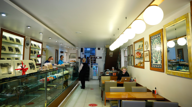 Türkiye'nin ilk pastanesi Lebon kapanıyor! Kira 32 bin liradan 60 bine fırladı! - Resim: 0