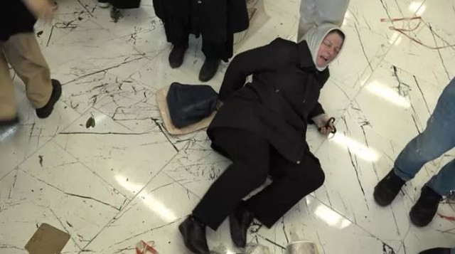 Fiyatlar 5'te 1'e çekildi izdiham yaşandı! Birbirlerini ezdiler - Resim: 1