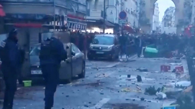 PKK Paris sokaklarını altüst etti Fransız gazetesi Liberation Türkiye'yi hedef aldı - Resim: 1