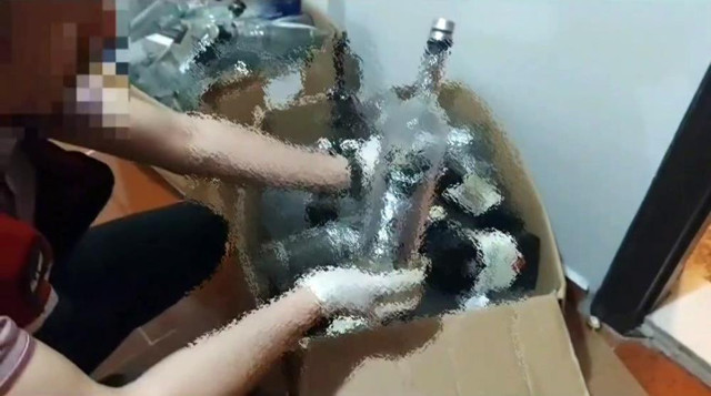 Ev değil, sahte içki imalathanesi: Opersayonda hepsi ele geçirildi! - Resim: 0