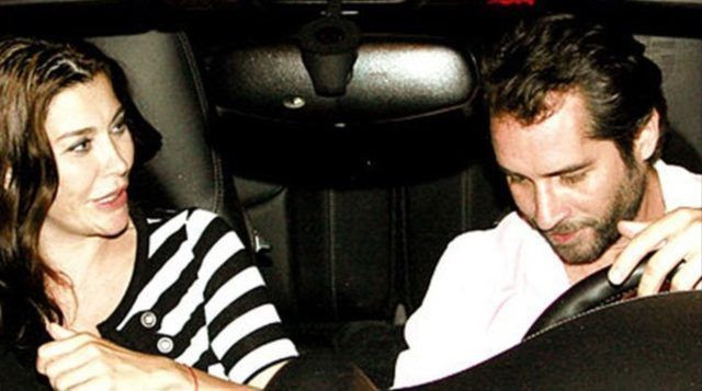 Deniz Akkaya ve Efe Önbilgin kızları Ayşe'nin bikinili pozları nedeniyle davalık oldu - Resim: 1