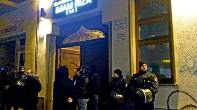 Camide "ABD'nin öldürdüğü şehitler" töreni ülkede tartışma yarattı - Resim: 0