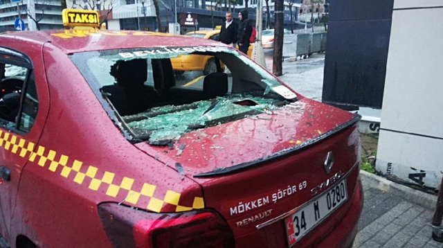 İstanbul’da taksiciler ortalığı savaş alanına çevirdi! Çok sayıda kişi gözaltında - Resim: 0