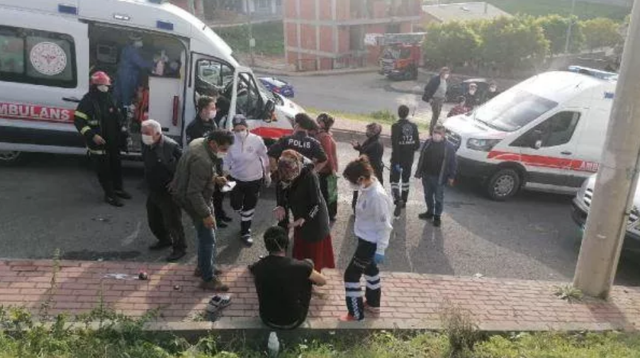 Gebze'de 4 katlı binada korkutan yangın! Mahsur kalan 11 kişi kurtarıldı - Resim: 0