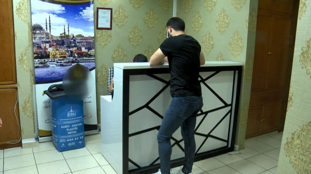 Turistlere 2 bin 700 TL'ye aşı! Turizm acentasına skandal suçlama: İstanbul'a gel Biontech aşısı yaptır - Resim: 0