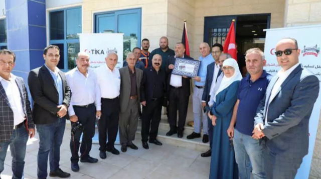 TİKA, Filistin’in El-Halil Belediyesi’ne yol çizgi aracı hibe etti - Resim: 0