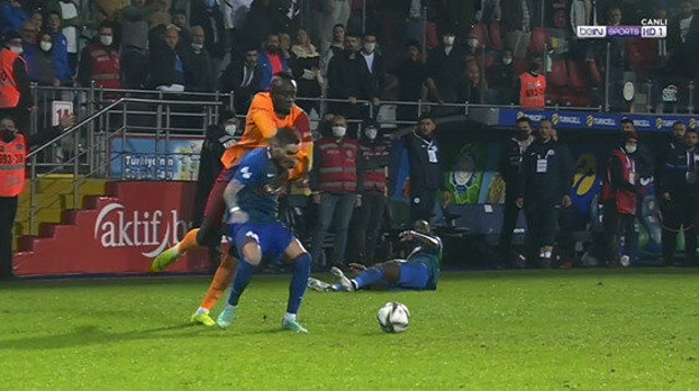 İşte Rizespor-Galatasaray maçına damga vuran tartışmalı gol - Resim: 0