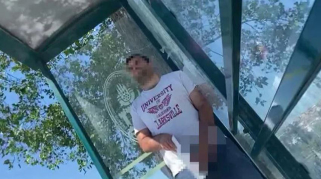 Arnavutköy'de iğrenç olay! Durakta bekleyen kadına cinsel organını gösterdi! Şok eden FETÖ detayı - Resim: 0