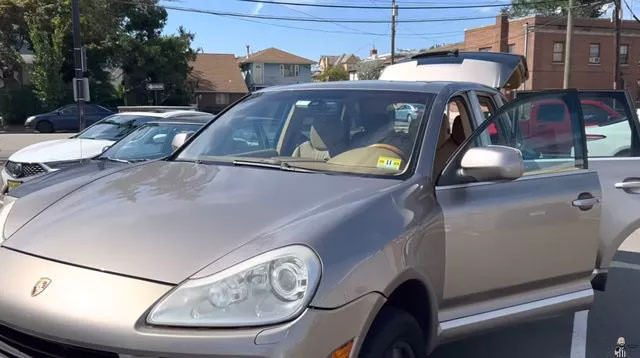 ABD'ye yerleşen oyuncu Erdem Baş yeni satın aldığı aracı gösterdi umarım fazla linç yemem - Resim: 0