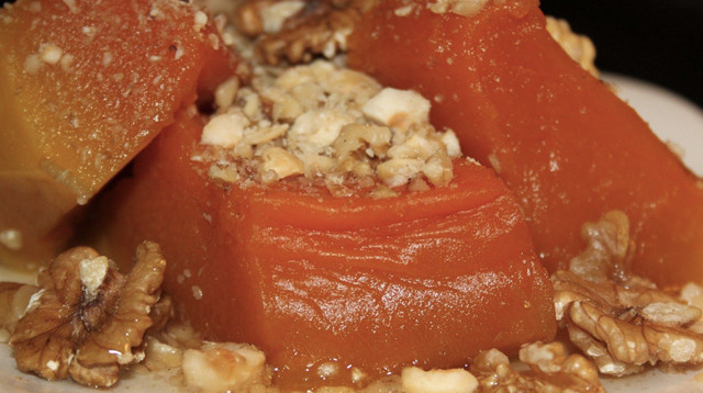 Kaynananızın yıllardır yaptığı tarifi bile solluyor! İşte parmak yediren bal kabağı tatlısı - Resim: 0