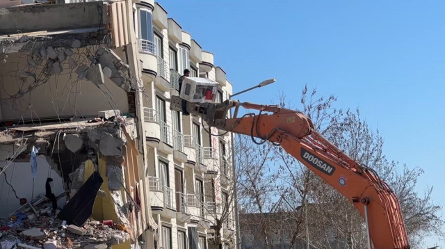 Eşya için canını hiçe saydı depremzede vatandaşın yaptığı pes dedirtti - Resim: 0