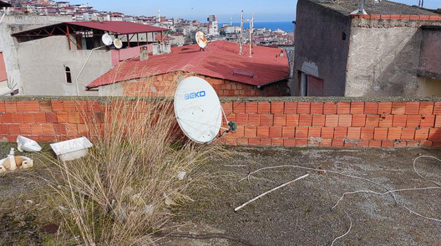 Samsun'da çanak anten tartışması! Çatıdan kafa üstü düşüp öldü - Resim: 0