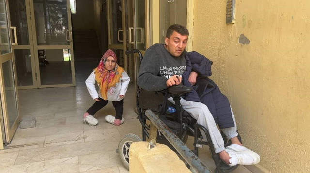 Memleket değiştirten aşk, tekerlekli sandalyeye takıldı - Resim: 0