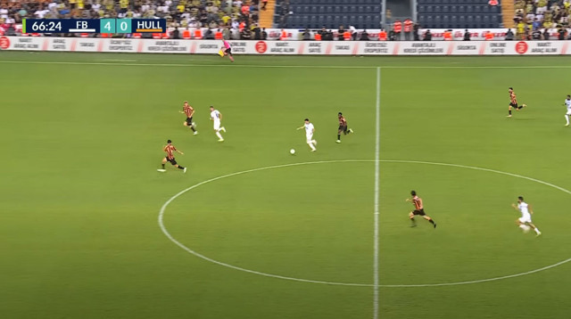 Mert Hakan orta sahadan akıl dolu gol attı Mourinho şaşkına döndü - Resim: 0