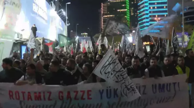 İstanbul ayağa kalktı! Sumud Filosu'na saldırıyı duyanlar sokağa döküldü - Resim: 1