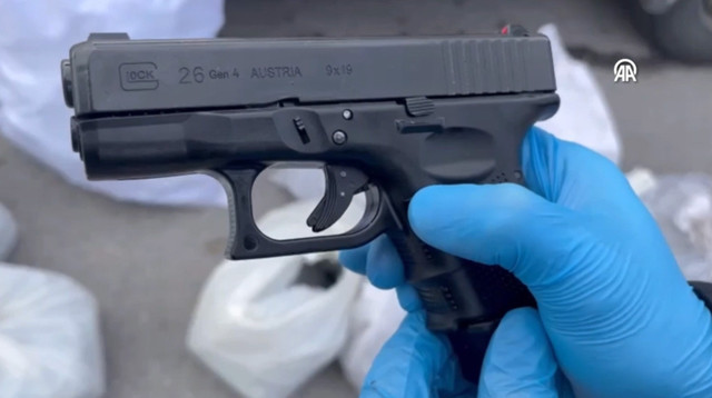 Eskişehir'de arızalı görünümü verilen araçtan çıkanlara bakın! - Resim: 1